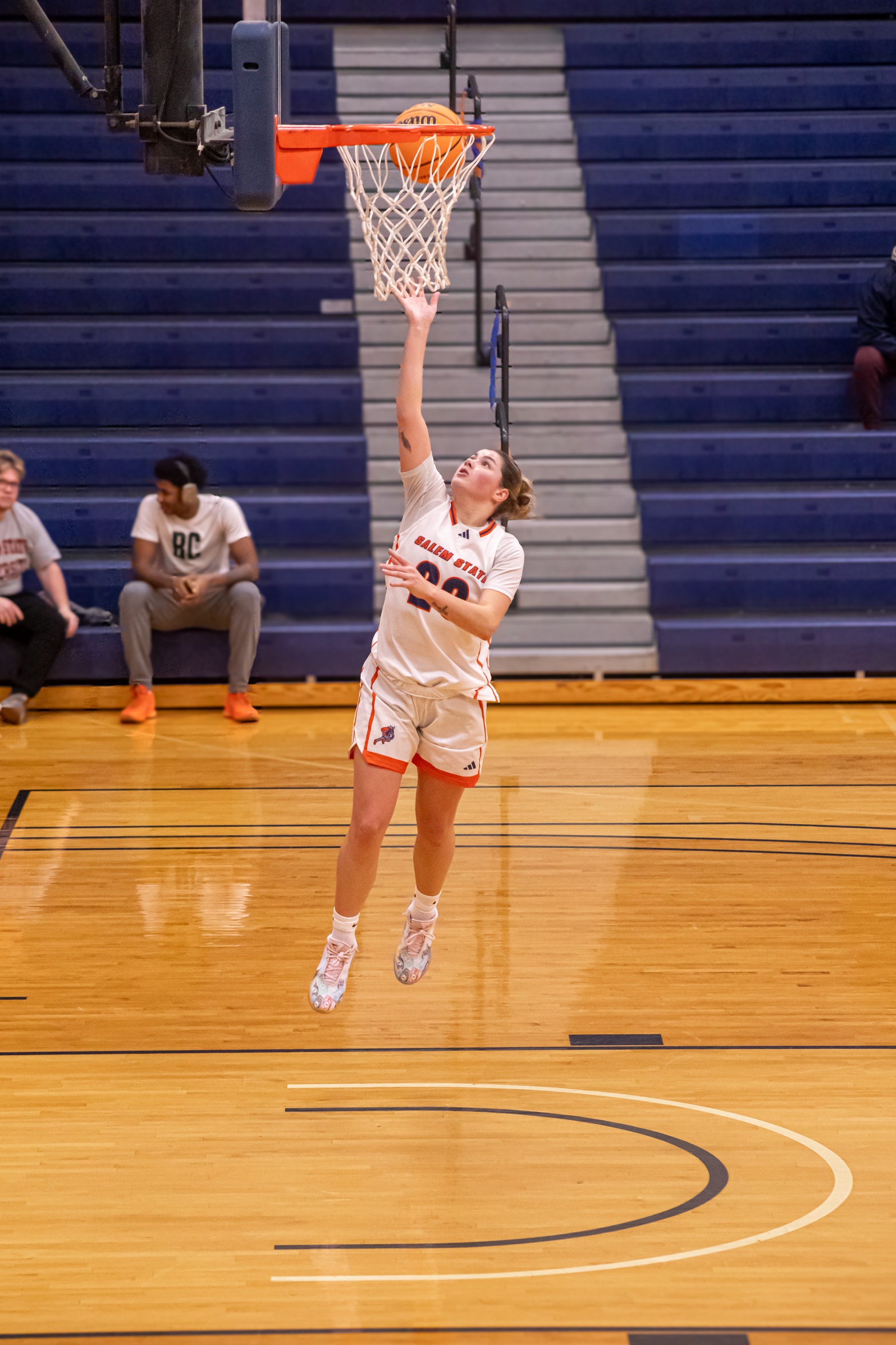 Shrock and Goncalves Shine, but Vikings fall to AMCATS, 71-59